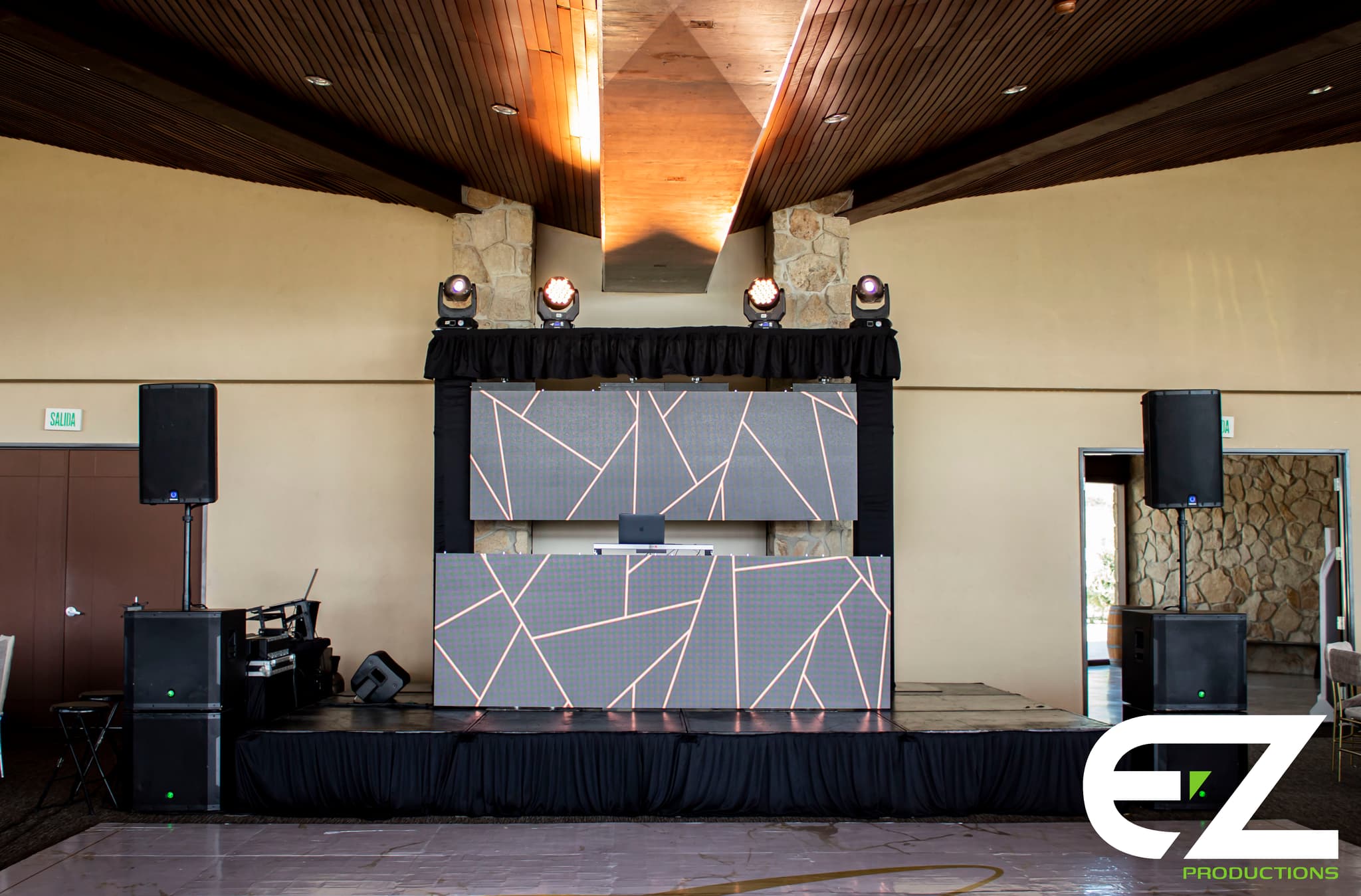 Boda - Museo del Vino con iluminación y audio profesional por EZ Productions en Baja California