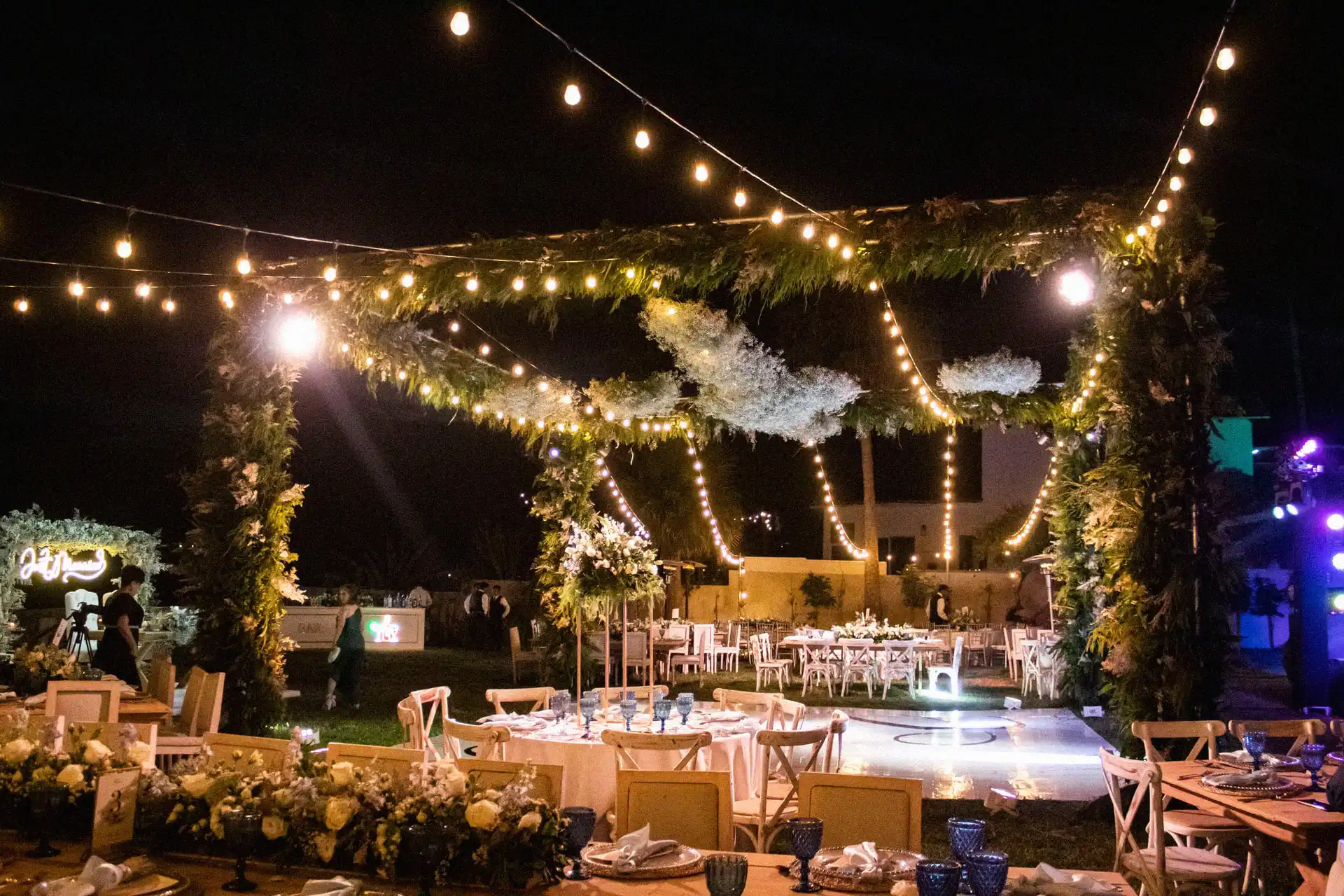 Montaje de iluminación profesional y efectos especiales para evento en vivo - EZ Productions Baja California